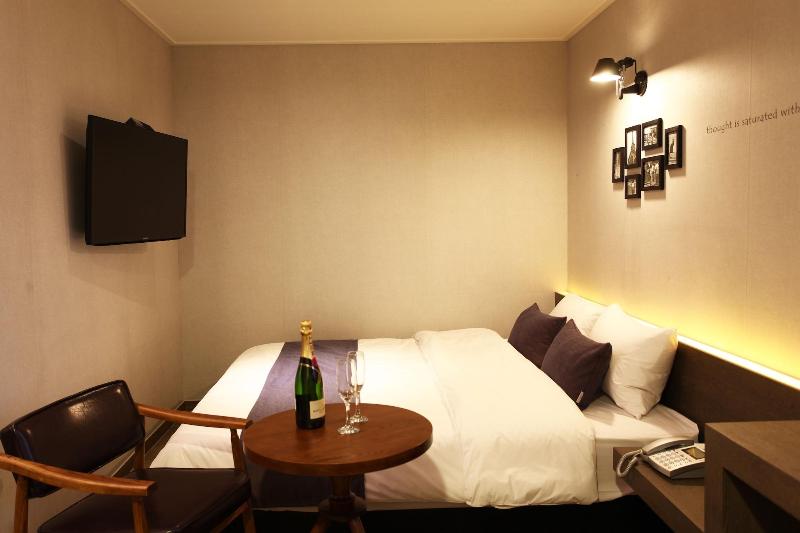 S& Hotel image