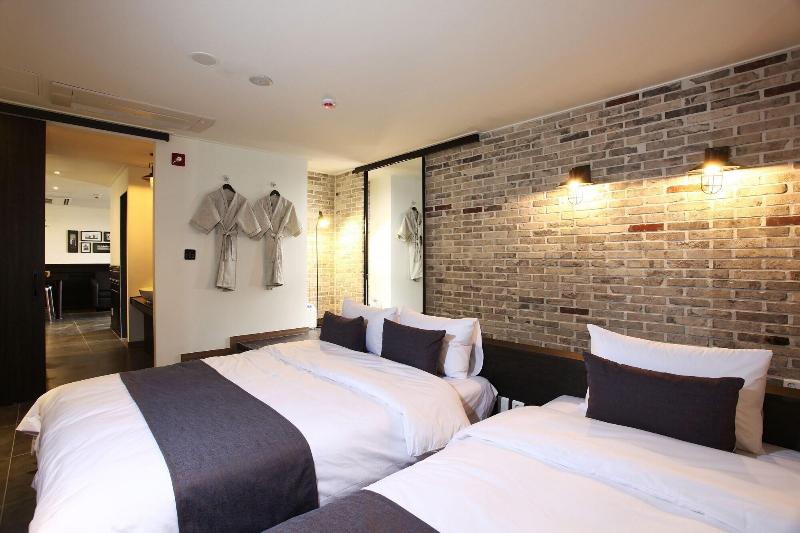 S& Hotel image