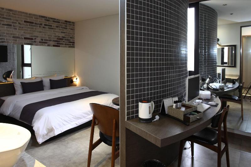 S& Hotel image
