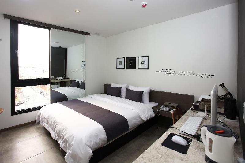S& Hotel image