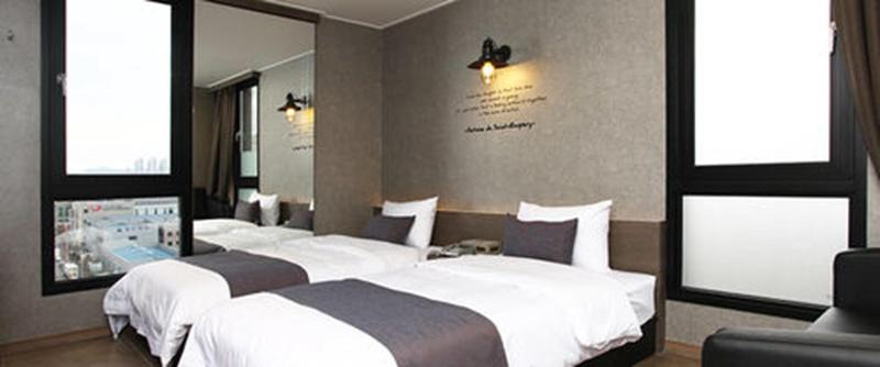 S& Hotel image