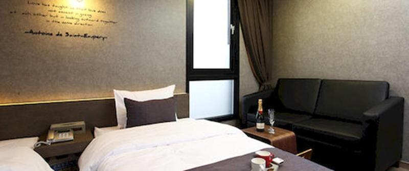 S& Hotel image