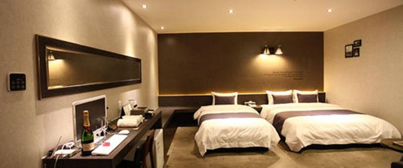 S& Hotel image