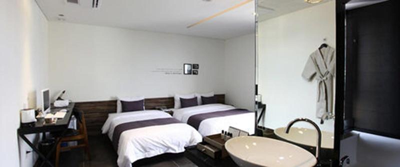 S& Hotel image
