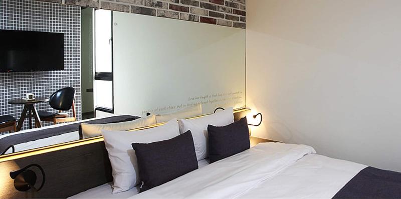 S& Hotel image