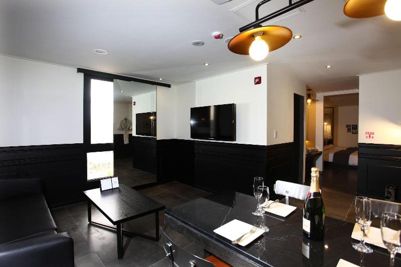 S& Hotel image
