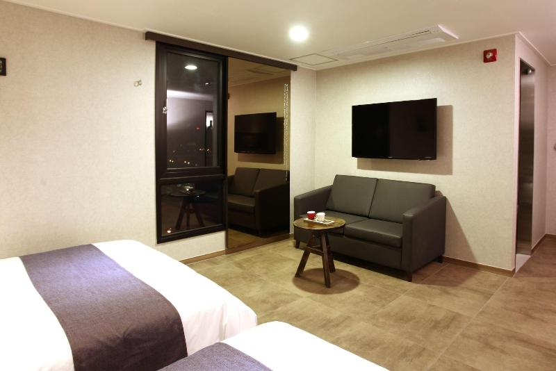 S& Hotel image