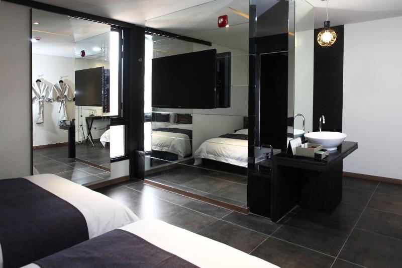 S& Hotel image