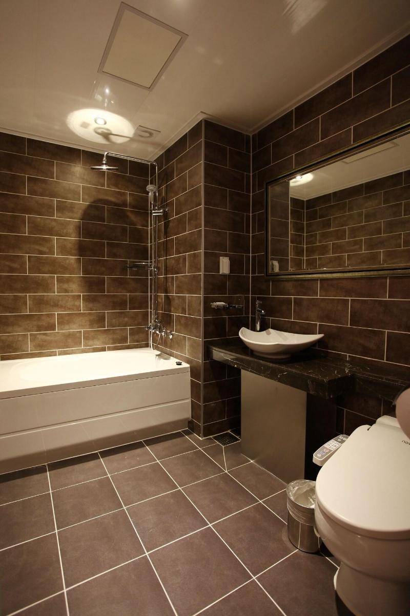 S& Hotel image