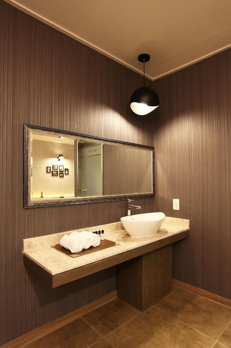 S& Hotel image