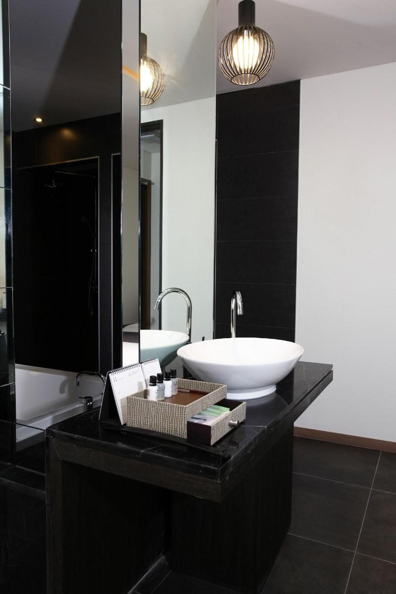 S& Hotel image