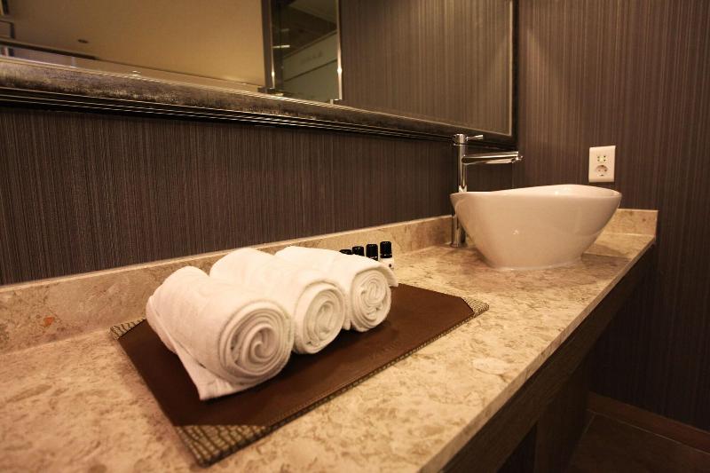 S& Hotel image
