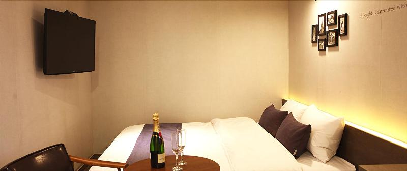 S& Hotel image