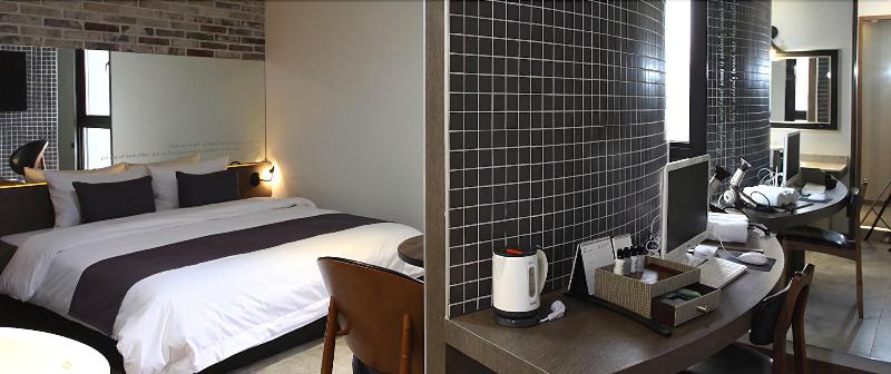 S& Hotel image