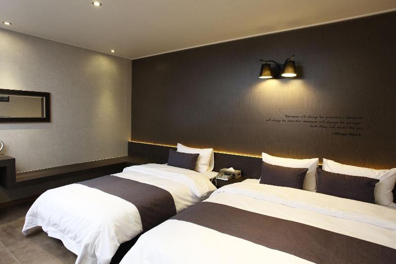 S& Hotel image