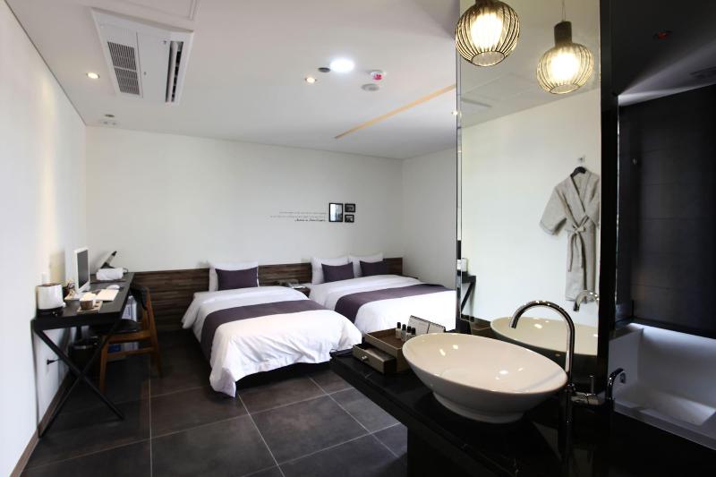 S& Hotel image