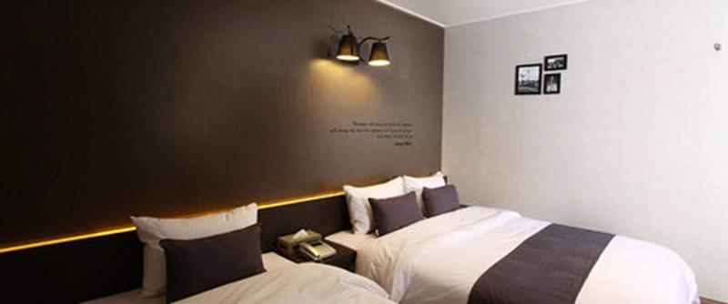 S& Hotel image