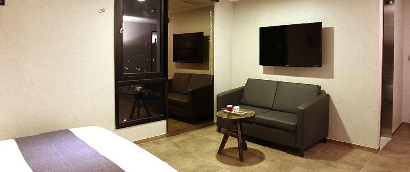 S& Hotel image