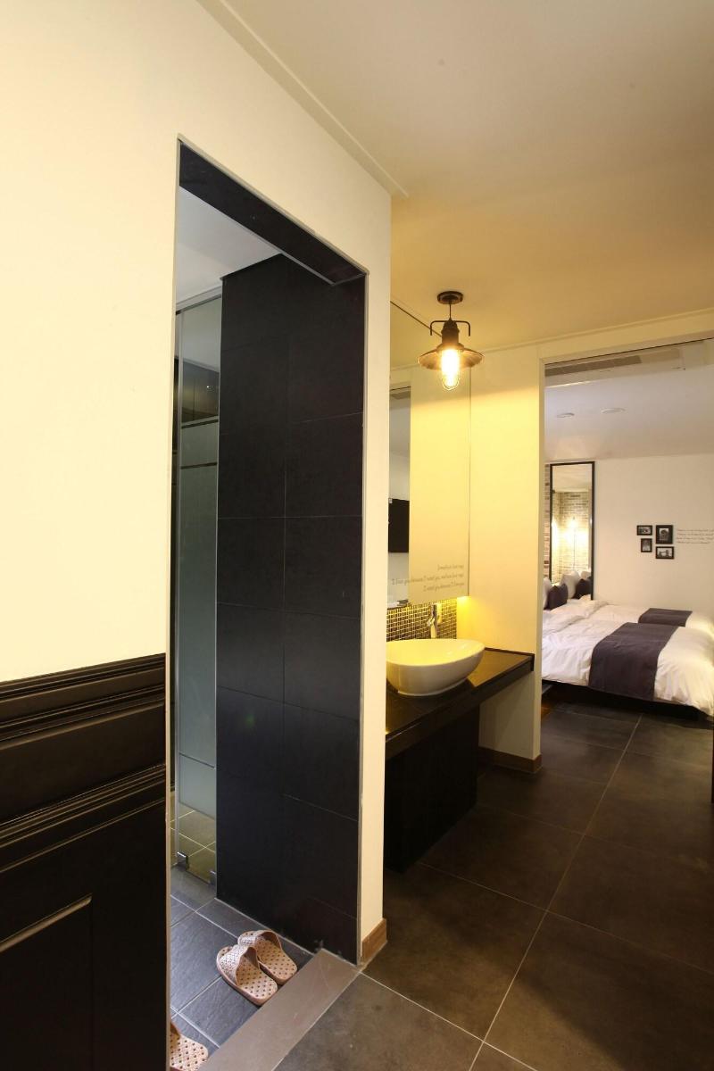 S& Hotel image