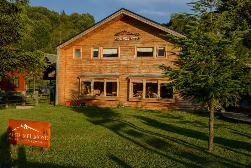 Hotel Alto Melimoyu image