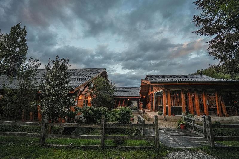 Hotel Alto Melimoyu image