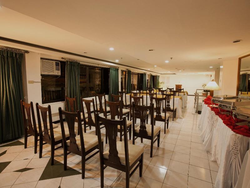 Harbor Town Hotel image