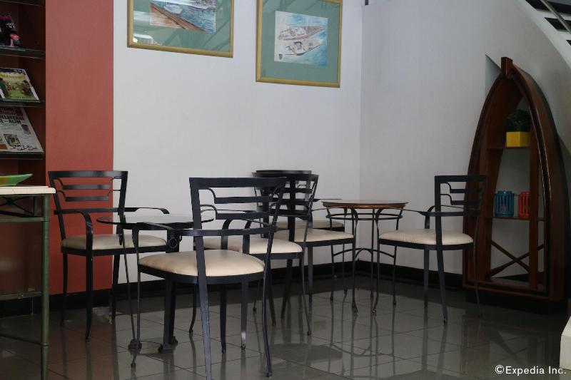 Harbor Town Hotel image