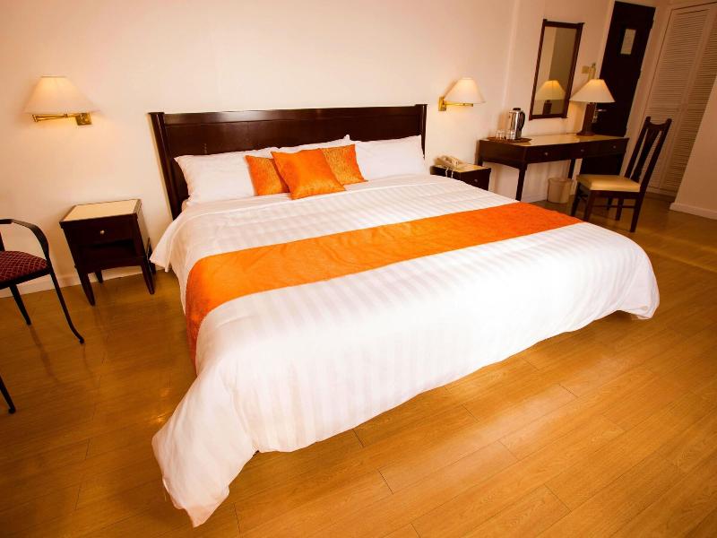 Harbor Town Hotel image