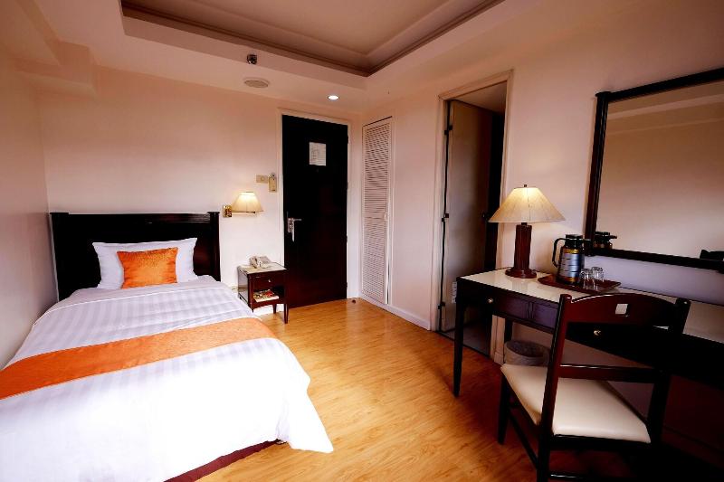 Harbor Town Hotel image