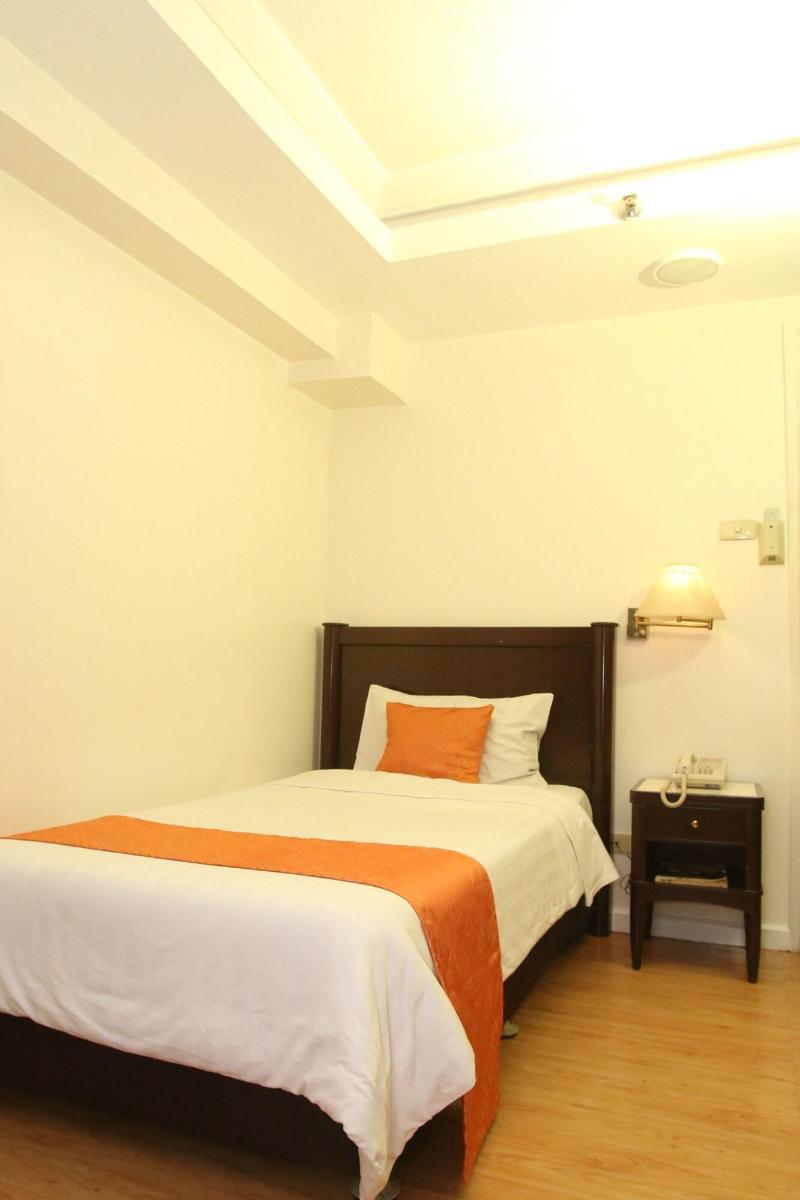 Harbor Town Hotel image