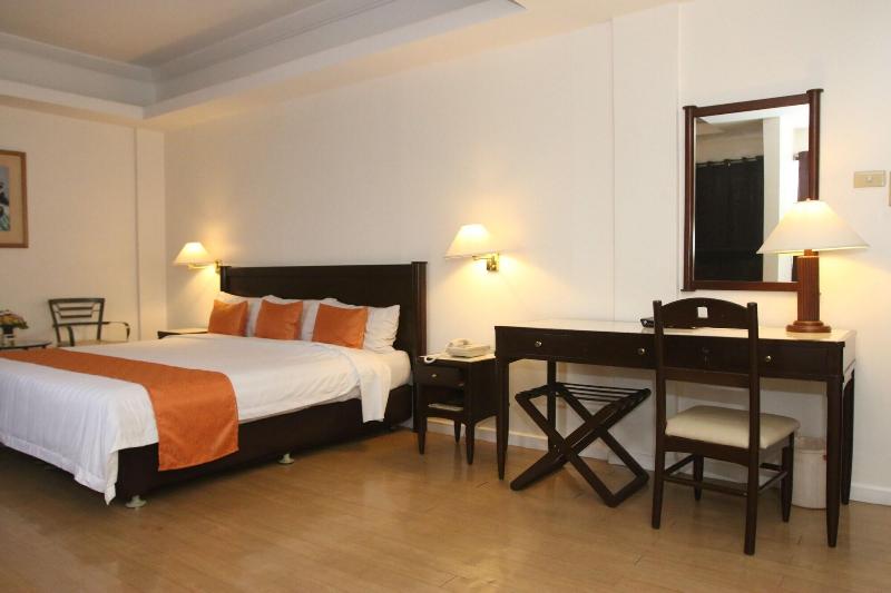 Harbor Town Hotel image