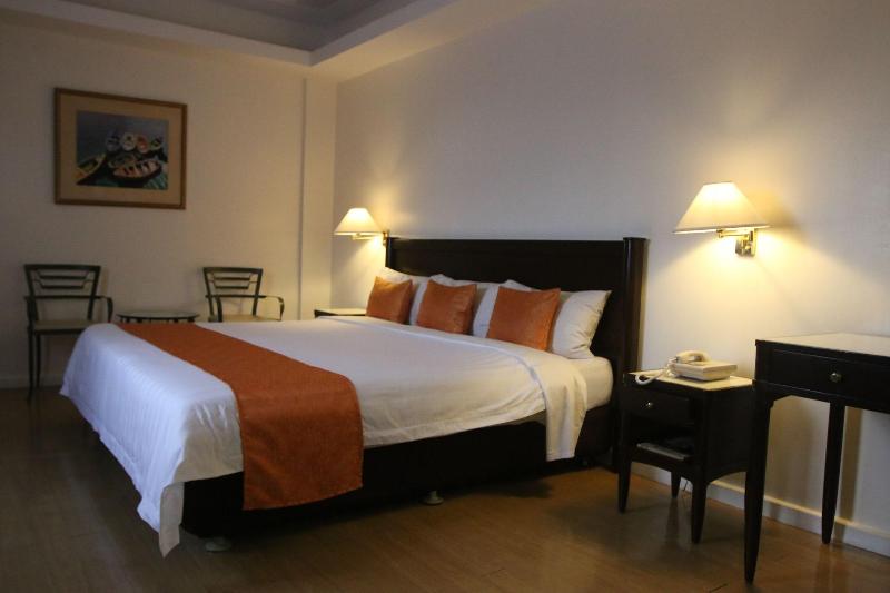 Harbor Town Hotel image