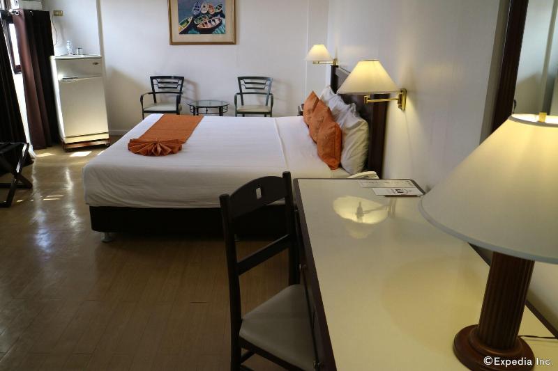 Harbor Town Hotel image