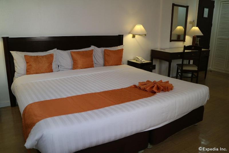 Harbor Town Hotel image