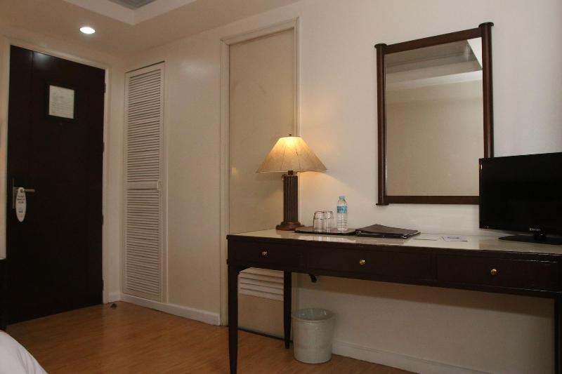 Harbor Town Hotel image