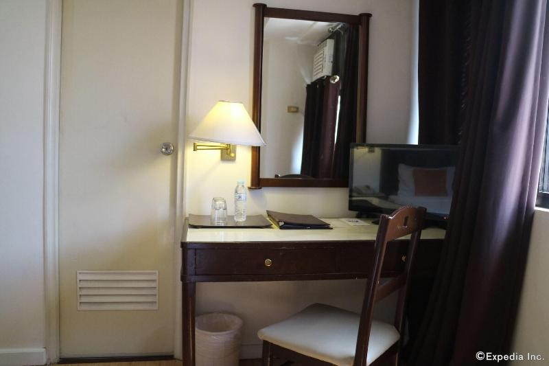 Harbor Town Hotel image