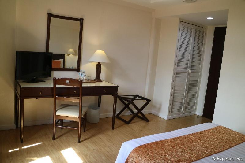 Harbor Town Hotel image