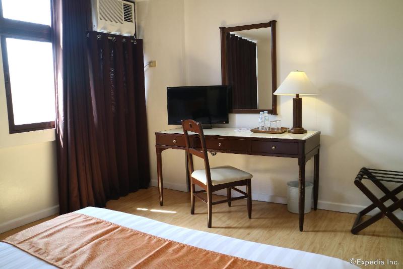 Harbor Town Hotel image