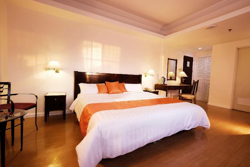 Harbor Town Hotel image