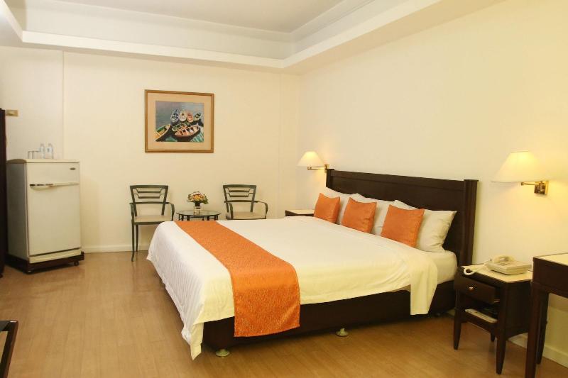 Harbor Town Hotel image