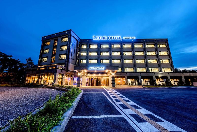 Leslie Hotel image