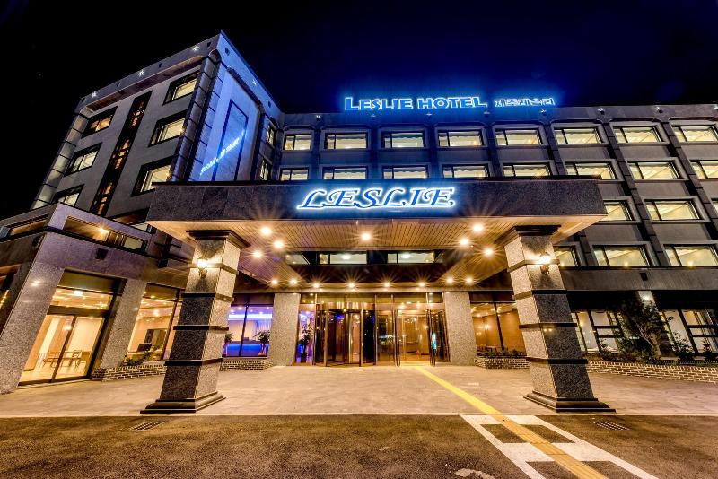 Leslie Hotel image