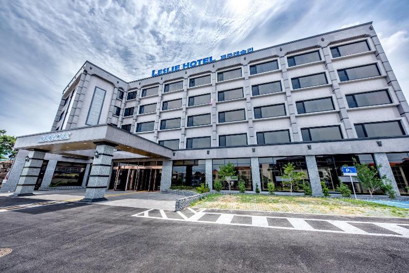 Leslie Hotel image