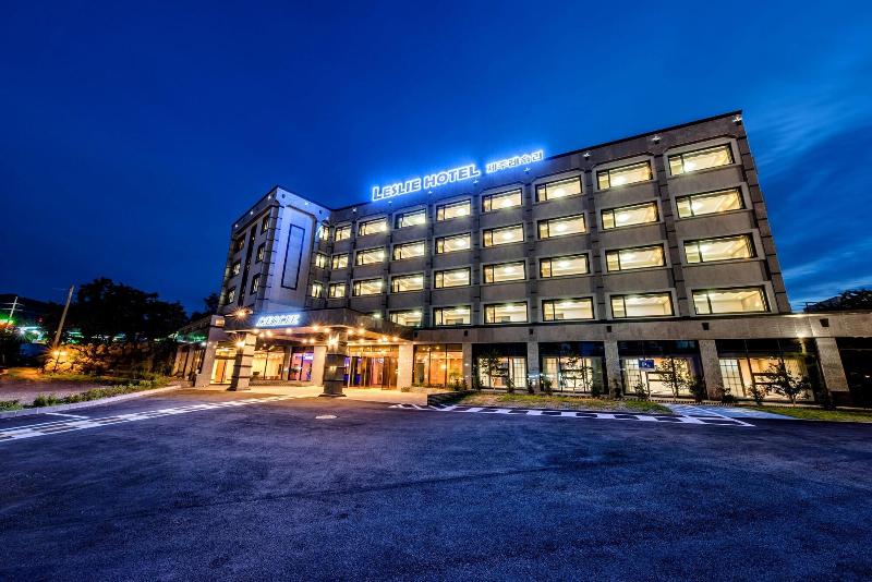 Leslie Hotel image