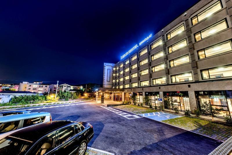 Leslie Hotel image