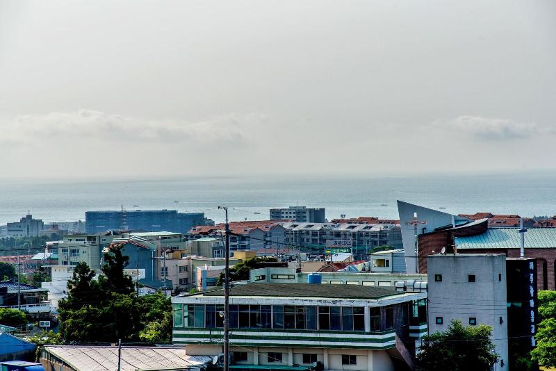 Leslie Hotel image