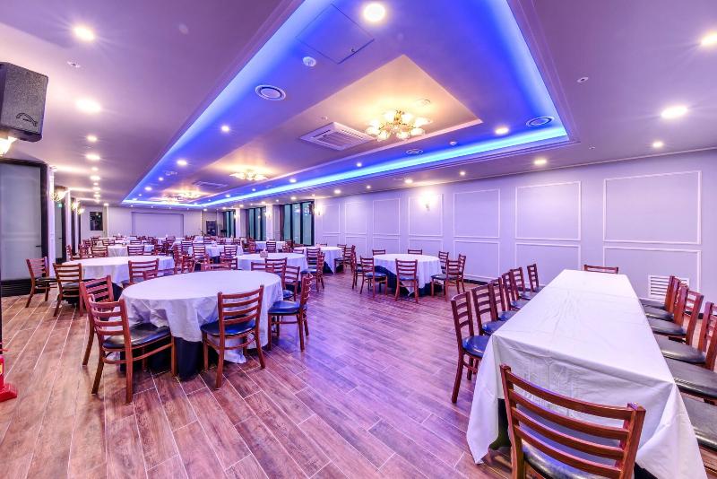 Leslie Hotel image