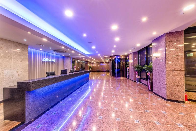 Leslie Hotel image
