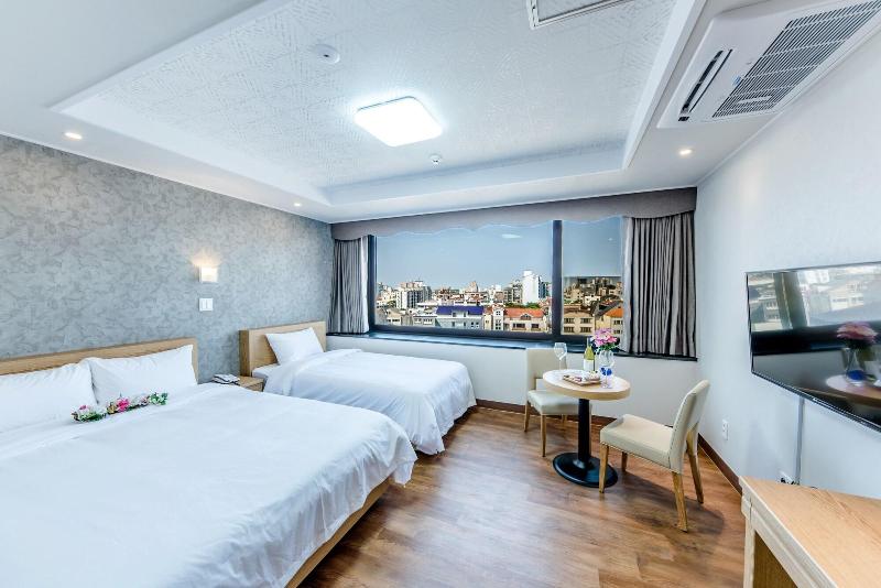 Leslie Hotel image