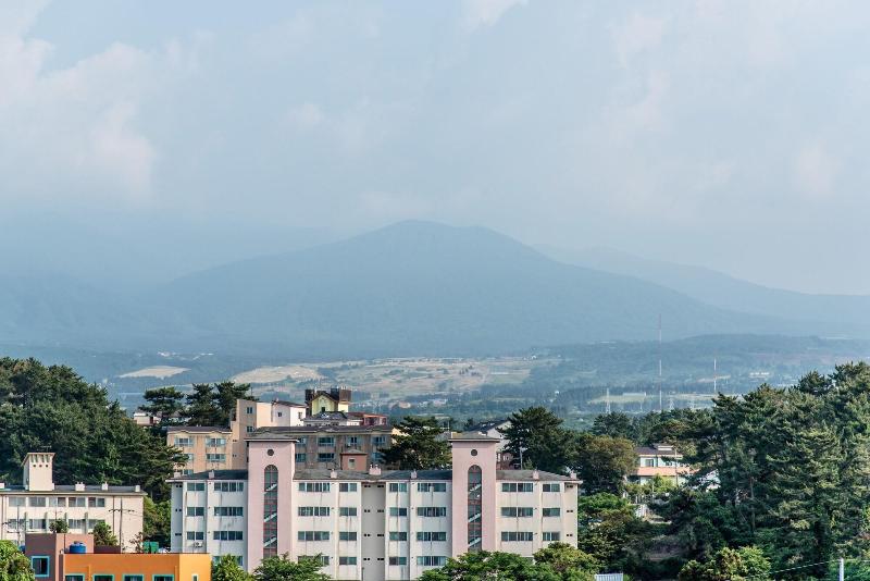Leslie Hotel image